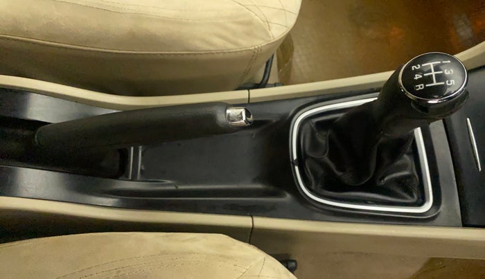 2015 Maruti Ciaz ZDI SHVS, Diesel, Manual, 77,169 km, Gear Lever