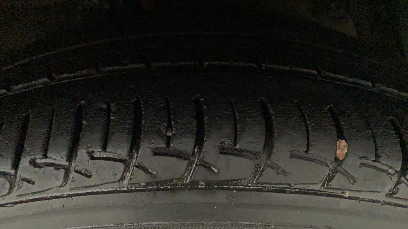 2015 Maruti Ciaz ZDI SHVS, Diesel, Manual, 77,169 km, Left Front Tyre Tread