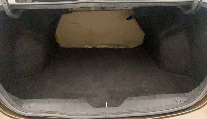 2015 Maruti Ciaz ZDI SHVS, Diesel, Manual, 77,169 km, Boot Inside