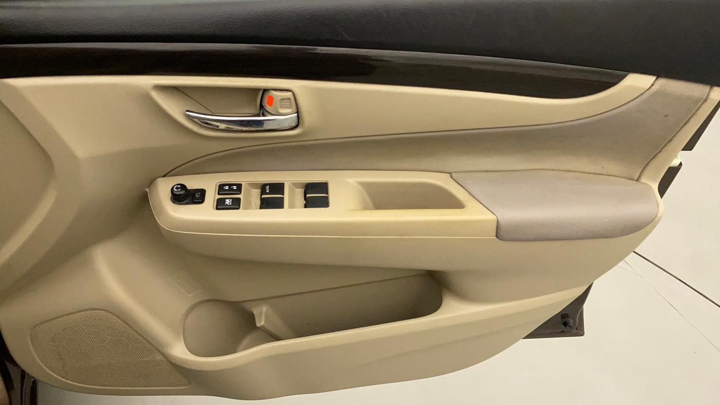 2015 Maruti Ciaz ZDI SHVS, Diesel, Manual, 77,169 km, Driver Side Door Panels Control