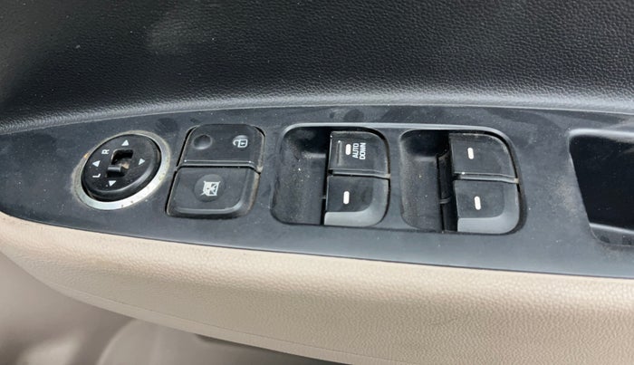 2014 Hyundai Grand i10 MAGNA 1.2 KAPPA VTVT, CNG, Manual, 72,710 km, Driver Side Door Panels Control