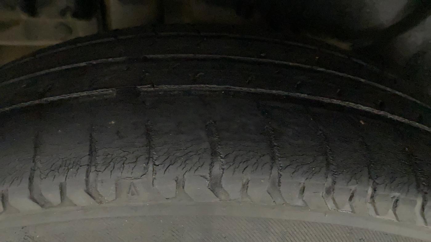 2013 Maruti Swift Dzire VDI, Diesel, Manual, 72,515 km, Right Rear Tyre Tread