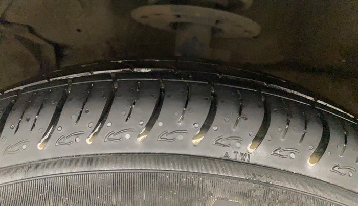 2017 Maruti Ciaz ZETA 1.4  AT PETROL, Petrol, Automatic, 49,962 km, Left Front Tyre Tread