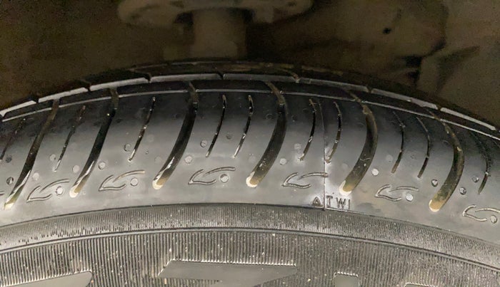 2017 Maruti Ciaz ZETA 1.4  AT PETROL, Petrol, Automatic, 49,962 km, Right Front Tyre Tread
