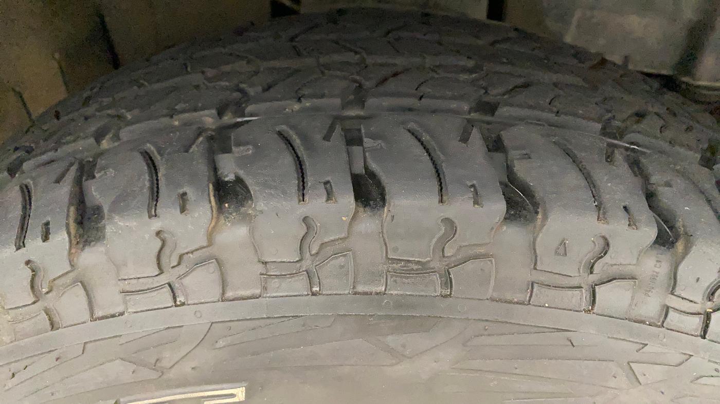 2022 Mahindra Thar LX PETROL HT 4WD AT, Petrol, Automatic, 20,952 km, Right Front Tyre Tread