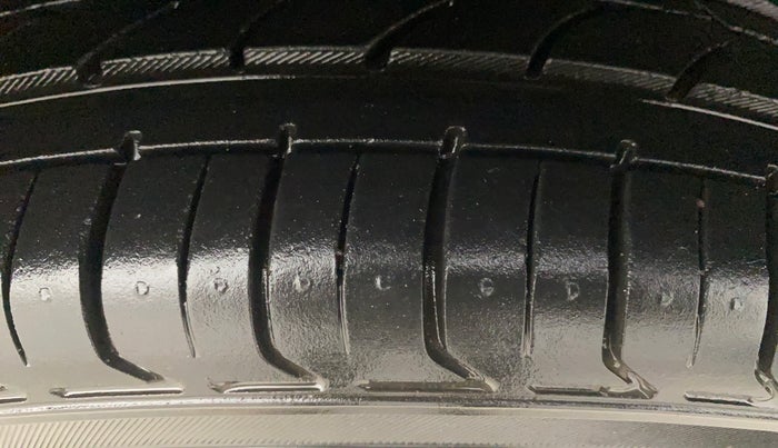 2017 Hyundai Elite i20 ASTA 1.2, Petrol, Manual, 54,347 km, Right Front Tyre Tread