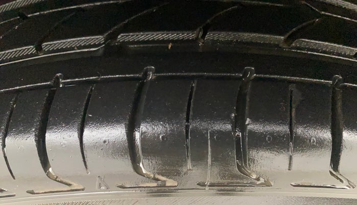 2017 Hyundai Elite i20 ASTA 1.2, Petrol, Manual, 54,347 km, Left Front Tyre Tread