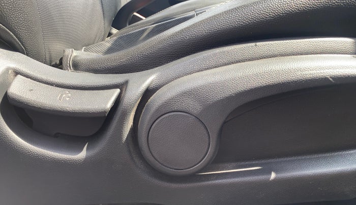 2017 Hyundai Elite i20 ASTA 1.2, Petrol, Manual, 54,347 km, Driver Side Adjustment Panel
