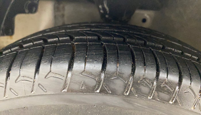 2018 Hyundai Eon ERA +, Petrol, Manual, 32,249 km, Left Front Tyre Tread