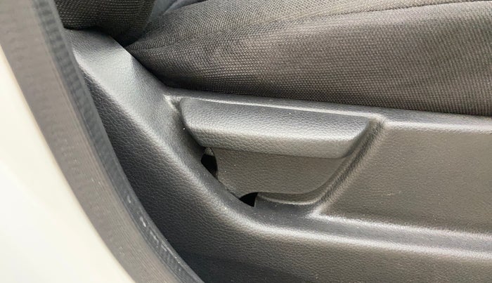 2018 Hyundai Eon ERA +, Petrol, Manual, 32,249 km, Driver Side Adjustment Panel