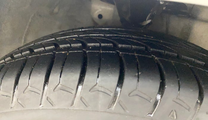 2018 Hyundai Eon ERA +, Petrol, Manual, 32,249 km, Right Front Tyre Tread