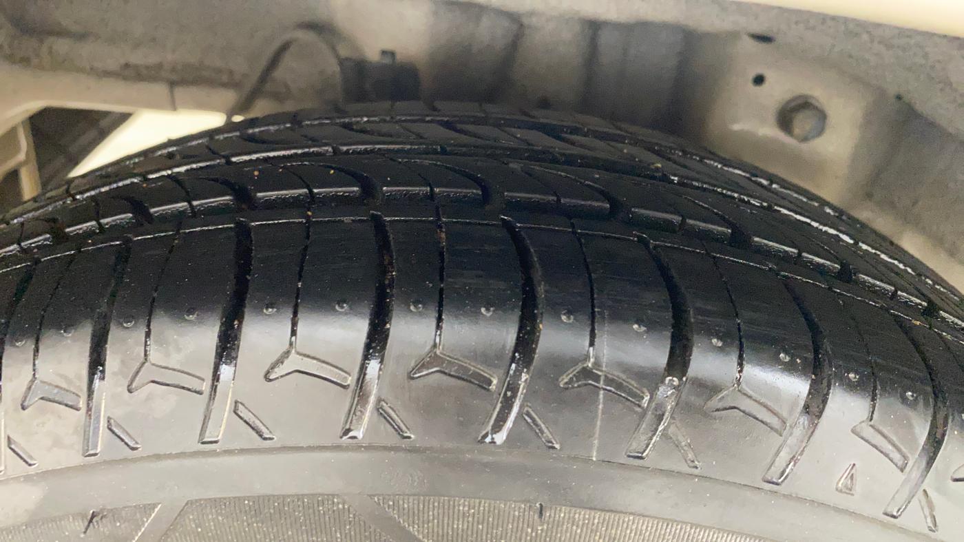 2018 Hyundai Eon ERA +, Petrol, Manual, 32,249 km, Right Rear Tyre Tread