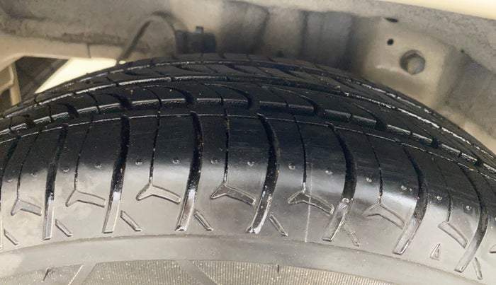 2018 Hyundai Eon ERA +, Petrol, Manual, 32,249 km, Right Rear Tyre Tread