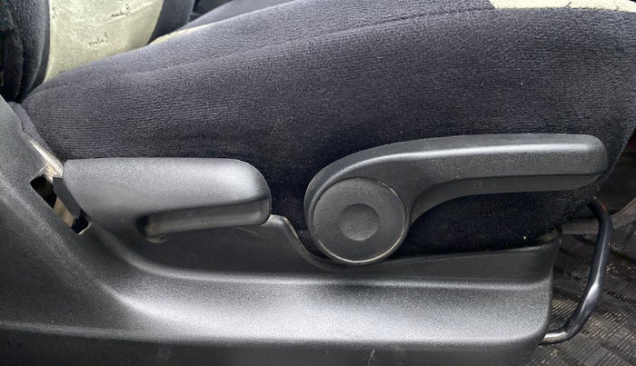 2018 Maruti Vitara Brezza ZDI, Diesel, Manual, 1,54,828 km, Driver Side Adjustment Panel