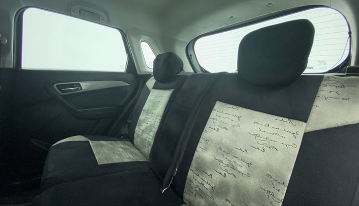 2018 Maruti Vitara Brezza ZDI, Diesel, Manual, 1,54,828 km, Right Side Door Cabin View
