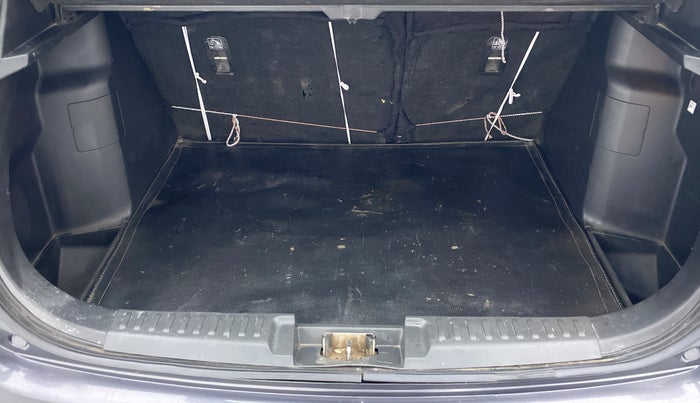 2018 Maruti Vitara Brezza ZDI, Diesel, Manual, 1,54,828 km, Boot Inside View