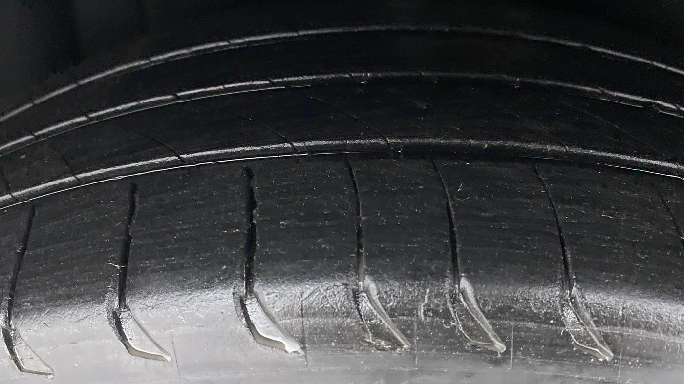 2013 Volkswagen Jetta HIGHLINE TDI AT, Diesel, Automatic, 99,423 km, Right Rear Tyre Tread