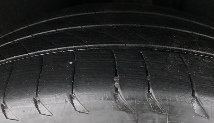 2013 Volkswagen Jetta HIGHLINE TDI AT, Diesel, Automatic, 99,423 km, Left Rear Tyre Tread