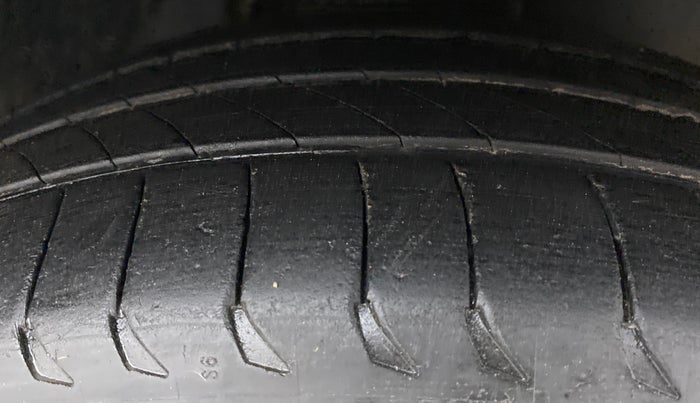 2013 Volkswagen Jetta HIGHLINE TDI AT, Diesel, Automatic, 99,423 km, Right Front Tyre Tread