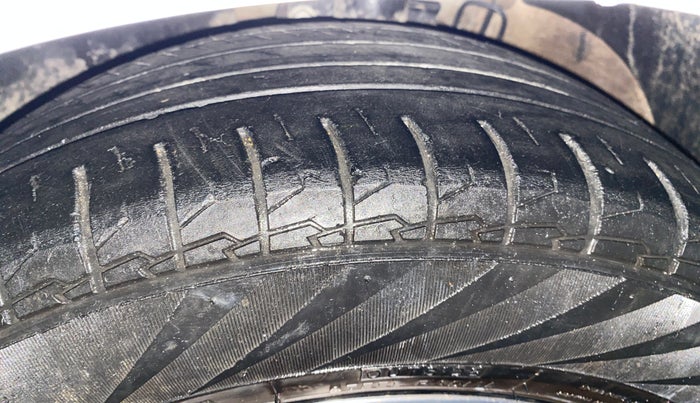 2021 Volkswagen Vento HIGHLINE 1.0L TSI, Petrol, Manual, 67,451 km, Left Front Tyre Tread