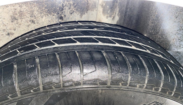 2021 Volkswagen Vento HIGHLINE 1.0L TSI, Petrol, Manual, 67,451 km, Left Rear Tyre Tread