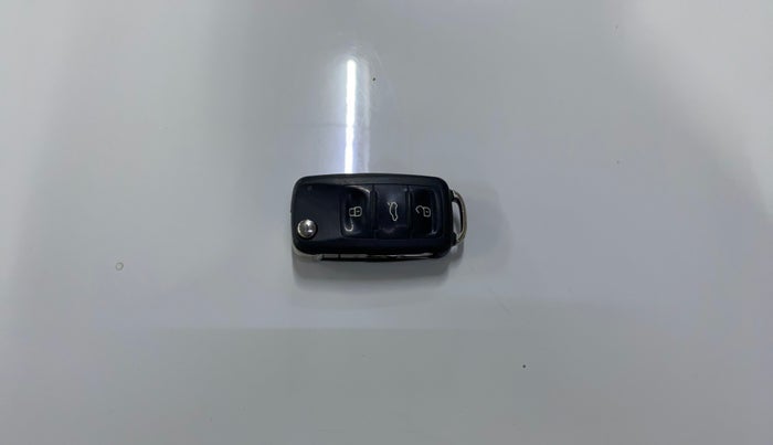 2021 Volkswagen Vento HIGHLINE 1.0L TSI, Petrol, Manual, 67,451 km, Key Close Up