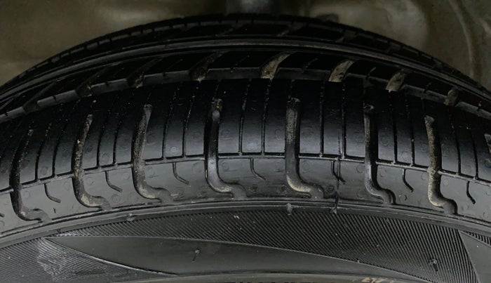 2016 Maruti Wagon R 1.0 VXI AMT, Petrol, Automatic, 52,477 km, Left Front Tyre Tread