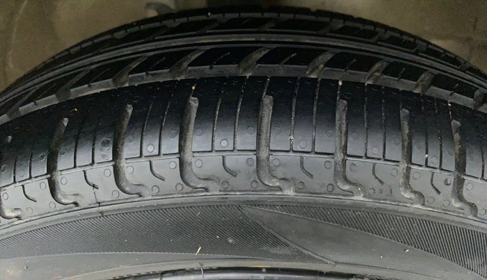 2016 Maruti Wagon R 1.0 VXI AMT, Petrol, Automatic, 52,477 km, Right Front Tyre Tread