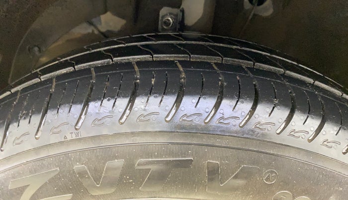 2017 Maruti Baleno DELTA PETROL 1.2, Petrol, Manual, 72,210 km, Left Front Tyre Tread