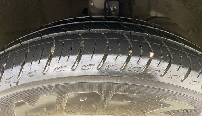 2017 Maruti Baleno DELTA PETROL 1.2, Petrol, Manual, 72,210 km, Right Front Tyre Tread