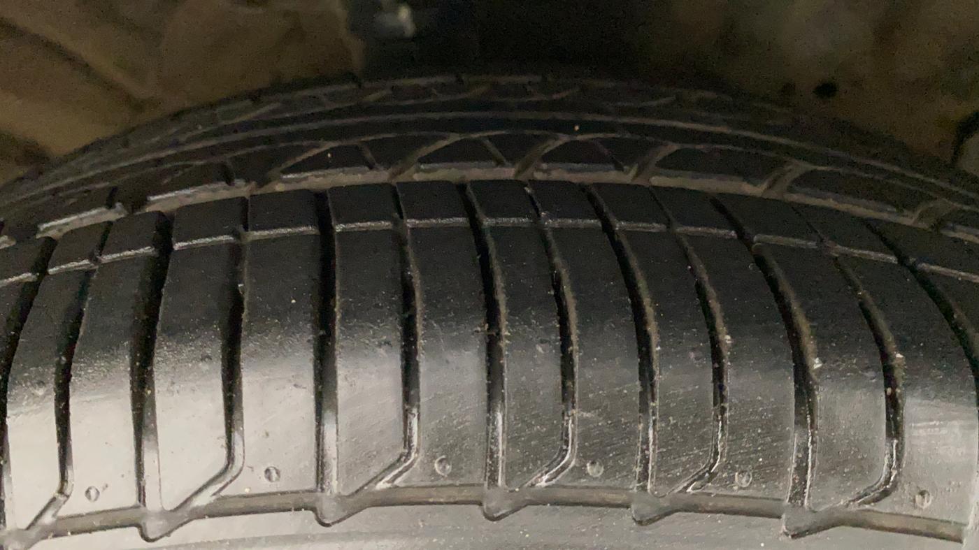 2011 Honda Civic 1.8L I-VTEC V AT SUNROOF, Petrol, Automatic, 84,225 km, Right Front Tyre Tread