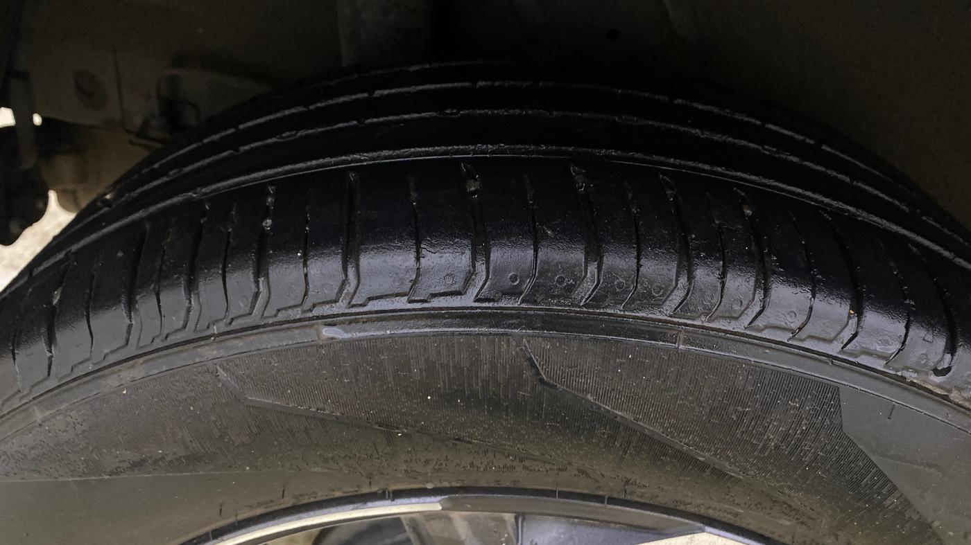 2021 Hyundai VENUE SX PLUS 1.0 TURBO DCT, Petrol, Automatic, 28,519 km, Right Rear Tyre Tread