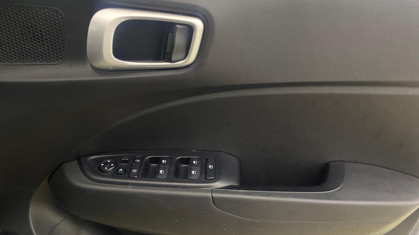 2021 Hyundai VENUE SX PLUS 1.0 TURBO DCT, Petrol, Automatic, 28,519 km, Driver Side Door Panels Control