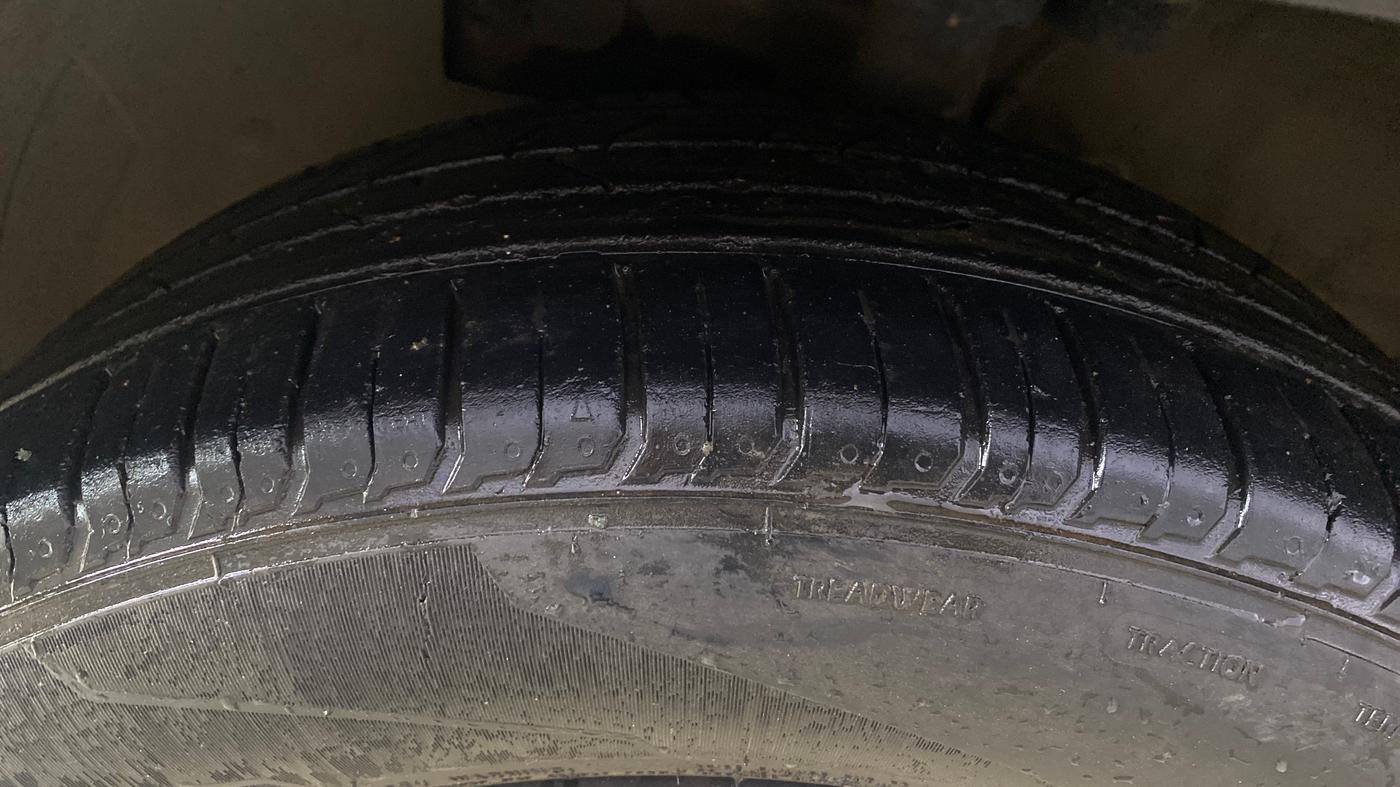 2021 Hyundai VENUE SX PLUS 1.0 TURBO DCT, Petrol, Automatic, 28,519 km, Left Front Tyre Tread