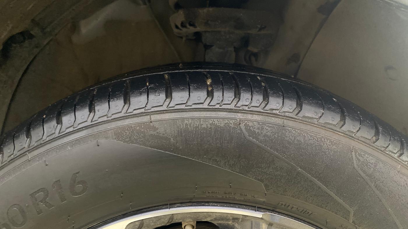 2021 Hyundai VENUE SX PLUS 1.0 TURBO DCT, Petrol, Automatic, 28,519 km, Right Front Tyre Tread