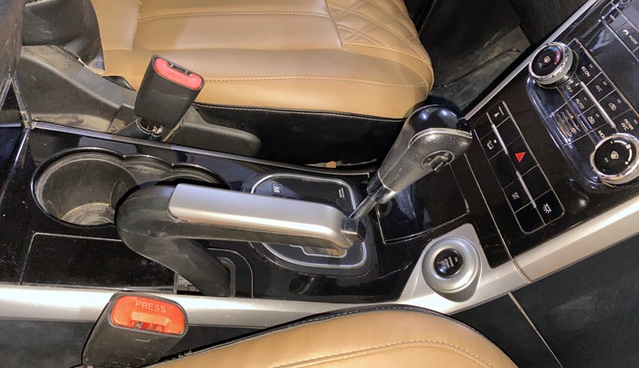 2018 Mahindra XUV500 W7 AT, Diesel, Automatic, 61,087 km, Gear Lever