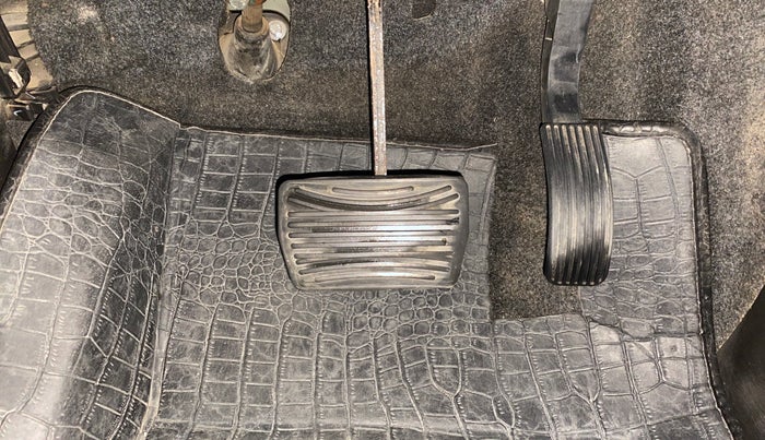 2018 Mahindra XUV500 W7 AT, Diesel, Automatic, 61,087 km, Pedals