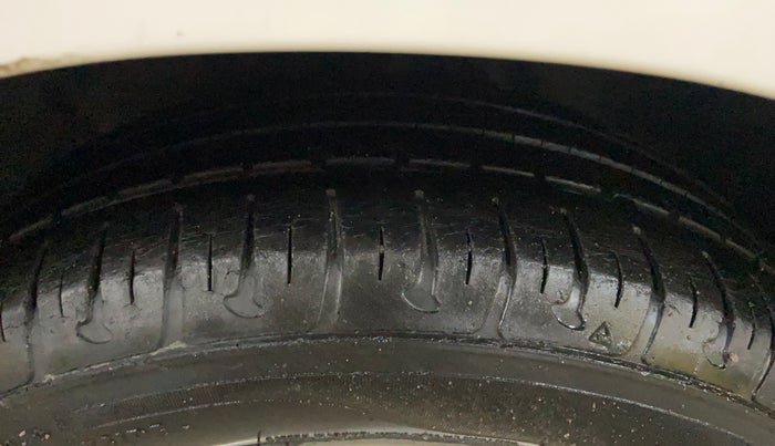 2018 Hyundai Xcent SX 1.2, Petrol, Manual, 26,698 km, Left Front Tyre Tread