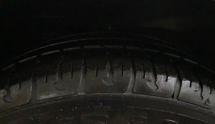 2018 Hyundai Xcent SX 1.2, Petrol, Manual, 26,698 km, Right Front Tyre Tread