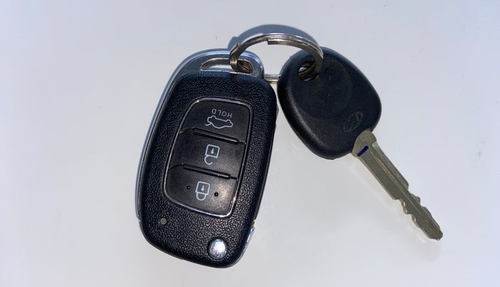 2018 Hyundai Xcent SX 1.2, Petrol, Manual, 26,698 km, Key Close Up