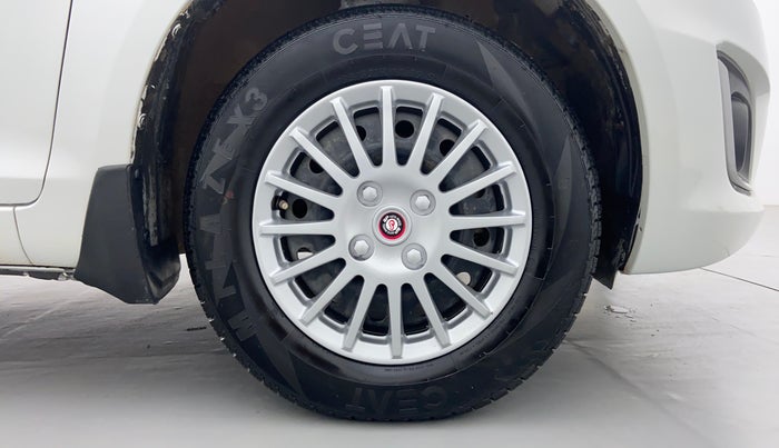 2017 Maruti Swift VXI D, Petrol, Manual, 28,108 km, Right Front Tyre