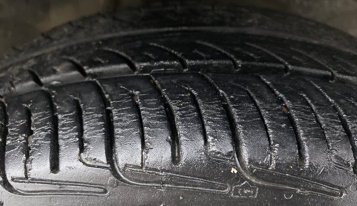 2010 Maruti Zen Estilo VXI, Petrol, Manual, 88,173 km, Right Front Tyre Tread