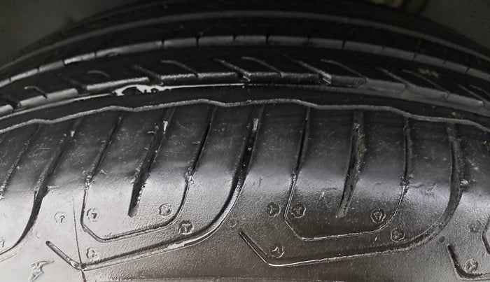 2021 Skoda KUSHAQ AMBITION 1.0L TSI MT, Petrol, Manual, 16,611 km, Left Front Tyre Tread