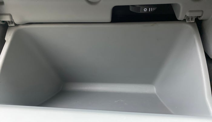 2021 Skoda KUSHAQ AMBITION 1.0L TSI MT, Petrol, Manual, 16,611 km, Cooled Glove Box