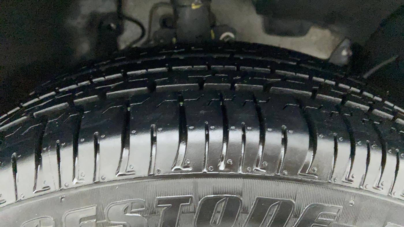 2016 Nissan Terrano XL P, Petrol, Manual, 61,139 km, Right Front Tyre Tread