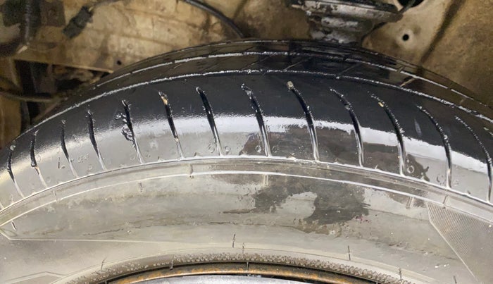 2017 Maruti IGNIS DELTA 1.2 AMT, CNG, Automatic, 1,32,357 km, Left Front Tyre Tread