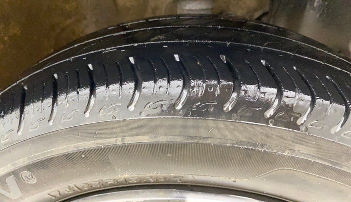2017 Maruti IGNIS DELTA 1.2 AMT, CNG, Automatic, 1,32,357 km, Right Front Tyre Tread