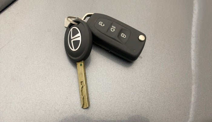 2019 Tata Tiago XZ PETROL, Petrol, Manual, 33,270 km, Key Close Up
