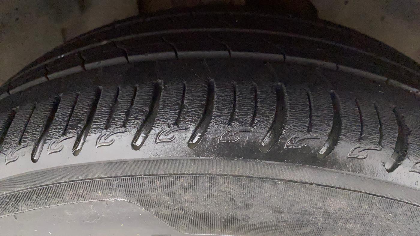 2020 Tata ALTROZ XZ PETROL, Petrol, Manual, 32,010 km, Right Front Tyre Tread
