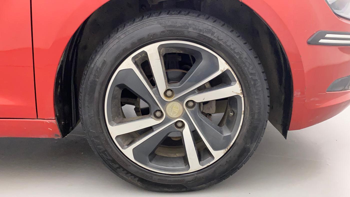 2020 Tata ALTROZ XZ PETROL, Petrol, Manual, 32,010 km, Right Front Wheel